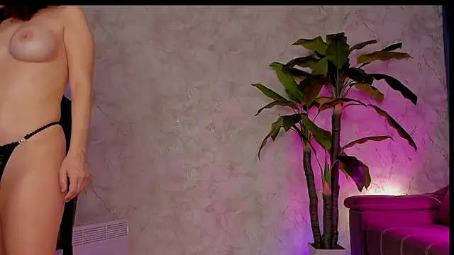 Snapshot of Emma7 chatting on 02.17.25 Emma7 online show from 02.17.25