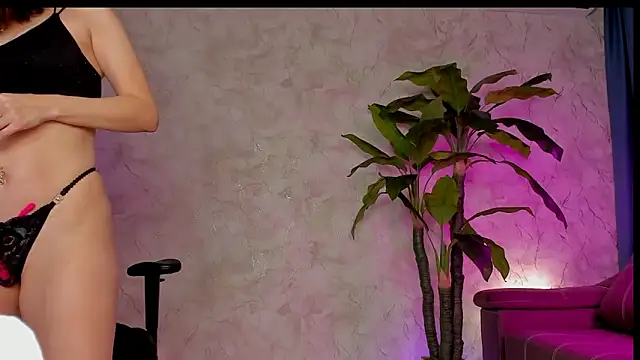 Snapshot of Emma7 chatting on 02.21.25 Emma7 online show from 02.21.25