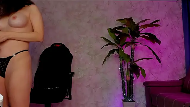 Snapshot of Emma7 chatting on 02.26.25 Emma7 online show from 02.26.25