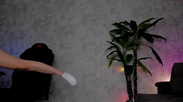 Snapshot of Emma7 chatting on 09.15.25 Emma7 online show from 09.15.25