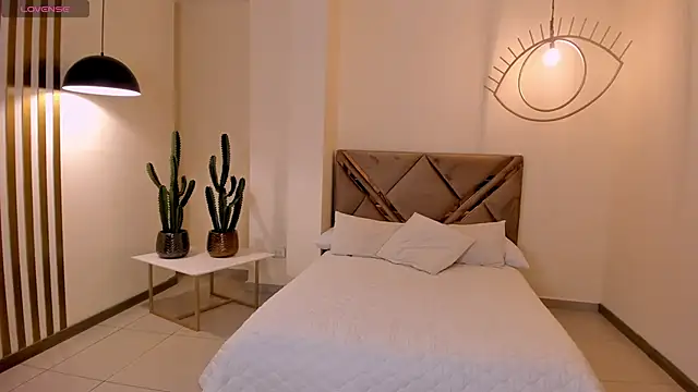 Snapshot of ToriCrossX chatting on 11.24.25 ToriCrossX online show from 11.24.25