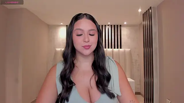 Snapshot of ToriCrossX chatting on 11.26.25 ToriCrossX online show from 11.26.25