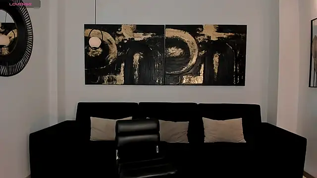 Snapshot of ToriCrossX chatting on 12.14.25 ToriCrossX online show from 12.14.25