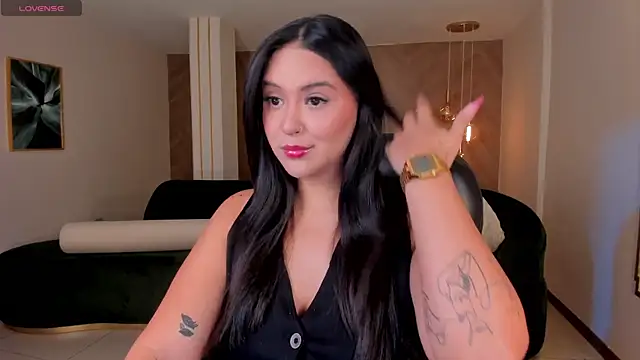 Snapshot of ToriCrossX chatting on 12.20.25 ToriCrossX online show from 12.20.25