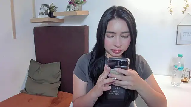 Snapshot of isabella_jade chatting on 02.04.25 isabella jade online show from 02.04.25