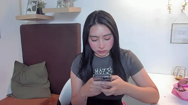 Snapshot of isabella_jade chatting on 02.04.25 isabella jade online show from 02.04.25