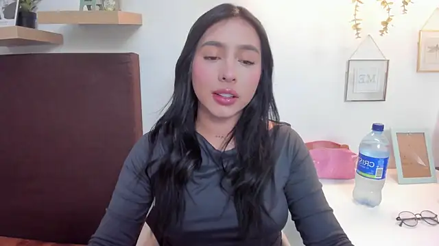 Snapshot of isabella_jade chatting on 02.05.25 isabella jade online show from 02.05.25