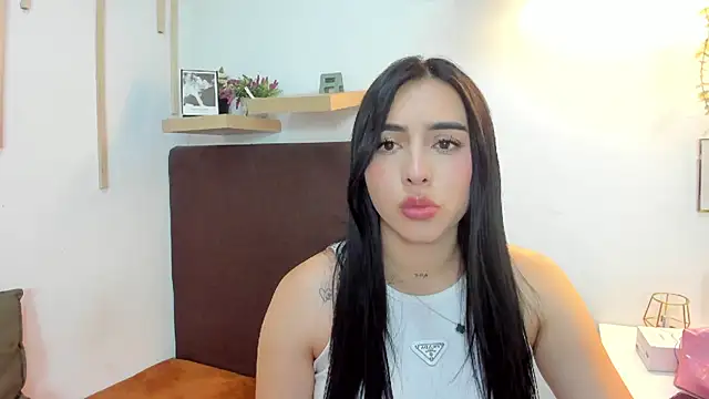 Snapshot of isabella_jade chatting on 02.15.25 isabella jade online show from 02.15.25