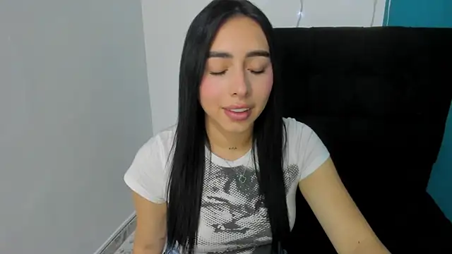 Snapshot of isabella_jade chatting on 03.08.25 isabella jade online show from 03.08.25