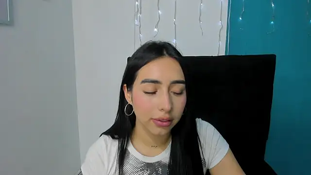 Snapshot of isabella_jade chatting on 03.08.25 isabella jade online show from 03.08.25