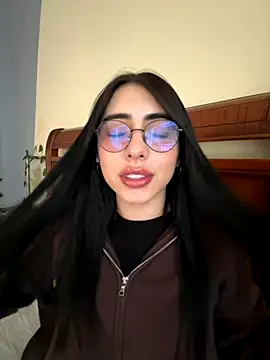 Snapshot of isabella_jade chatting on 09.25.25 isabella jade online show from 09.25.25