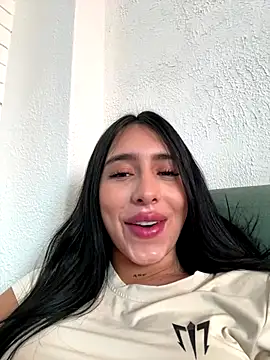 Snapshot of isabella_jade chatting on 10.28.25 isabella jade online show from 10.28.25