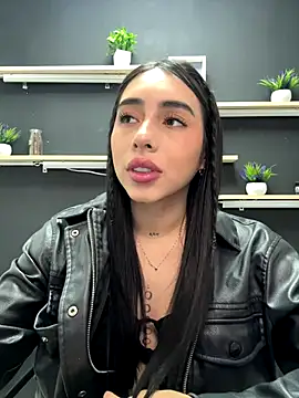 Snapshot of isabella_jade chatting on 11.27.25 isabella jade online show from 11.27.25