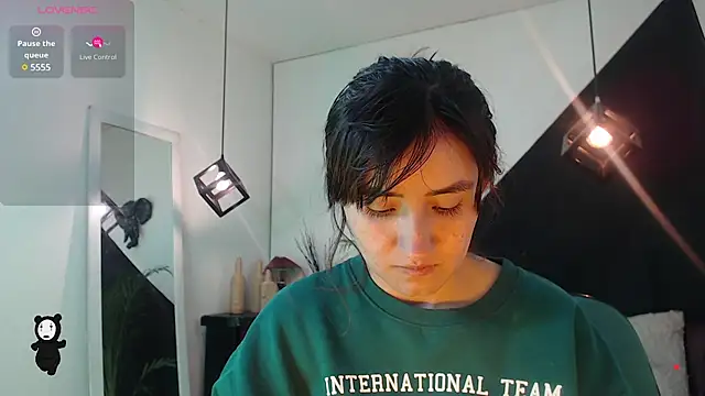 Snapshot of Perla_Campbell chatting on 03.22.25 Perla Campbell online show from 03.22.25