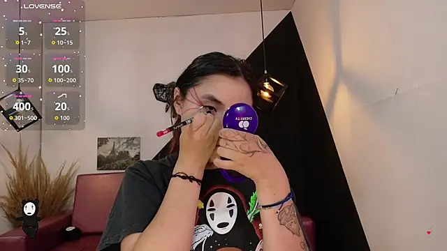 Snapshot of Perla_Campbell chatting on 10.16.25 Perla Campbell online show from 10.16.25