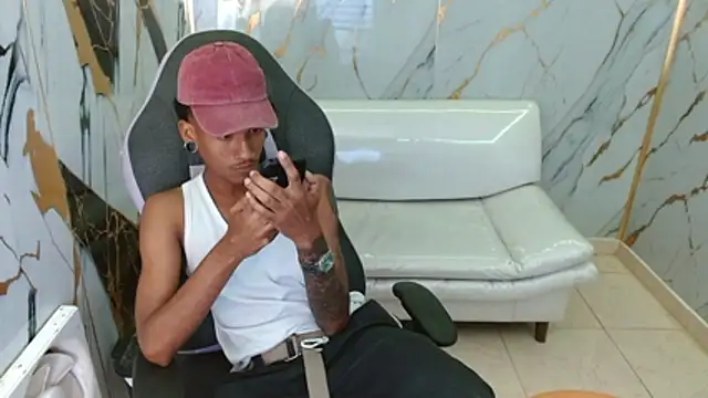 Snapshot of ManSant chatting on 04.06.26 ManSant online show from 04.06.26