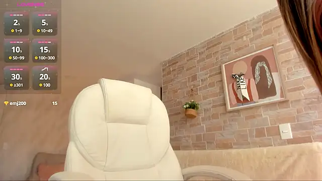 allysoonswwan17 online show from 12.15.24