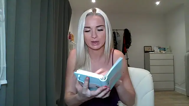 chelseablonde online show from 12.19.24