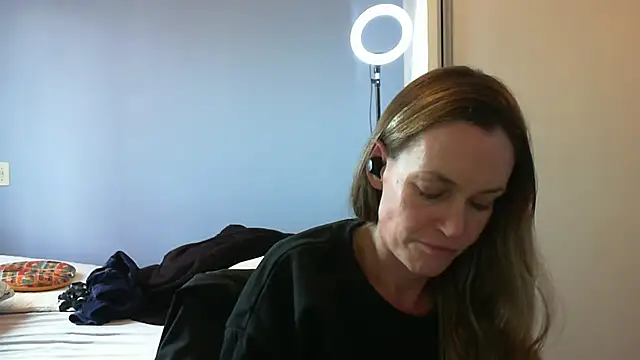 Annylove1 online show from 10.31.25