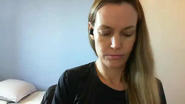 Annylove1 online show from 11.19.25