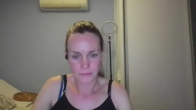 Annylove1 online show from 11.30.25