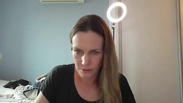 Annylove1 online show from 12.19.25