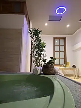 Snapshot of Hannahoff chatting on 01.19.25 Hannahoff online show from 01.19.25