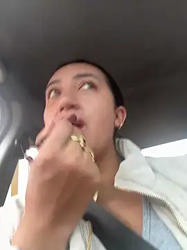 Snapshot of Hannahoff chatting on 02.02.25 Hannahoff online show from 02.02.25