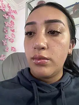 Snapshot of Hannahoff chatting on 02.04.25 Hannahoff online show from 02.04.25