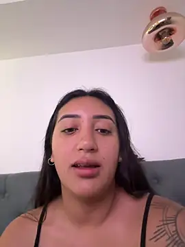 Snapshot of Hannahoff chatting on 02.14.25 Hannahoff online show from 02.14.25