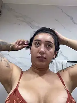 Snapshot of Hannahoff chatting on 03.02.25 Hannahoff online show from 03.02.25