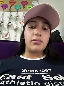 Snapshot of Hannahoff chatting on 03.08.25 Hannahoff online show from 03.08.25