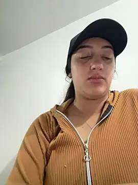 Snapshot of Hannahoff chatting on 09.19.25 Hannahoff online show from 09.19.25