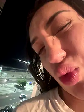 Snapshot of Hannahoff chatting on 10.01.25 Hannahoff online show from 10.01.25