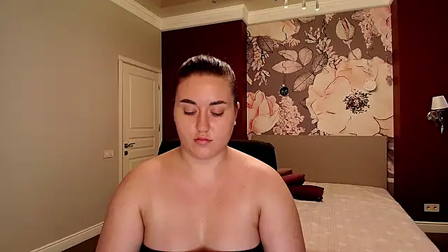 Roxie Bradley online show from 10.03.25