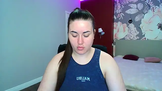 Snapshot of Roxie_Bradley chatting on 05.01.26 Roxie Bradley online show from 05.01.26