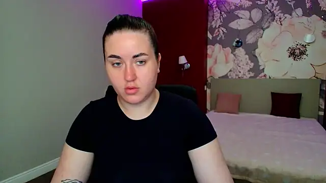 Snapshot of Roxie_Bradley chatting on 05.09.26 Roxie Bradley online show from 05.09.26