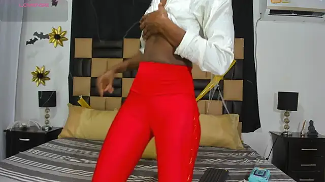 Snapshot of AlmaSean chatting on 10.31.25 AlmaSean online show from 10.31.25