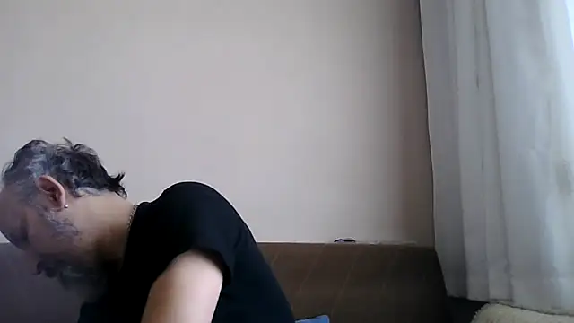 Snapshot of BuckWessle chatting on 04.28.26 BuckWessle online show from 04.28.26
