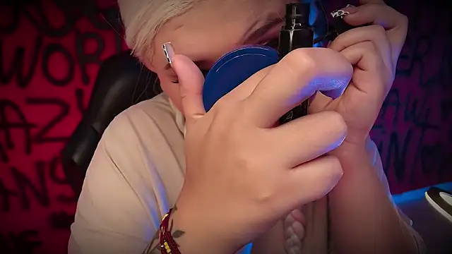 Snapshot of Laura_takint chatting on 02.15.25 Laura takint online show from 02.15.25