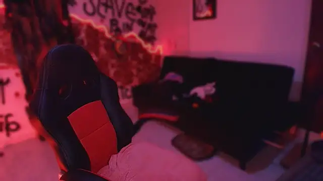 Laura takint online show from 11.11.25