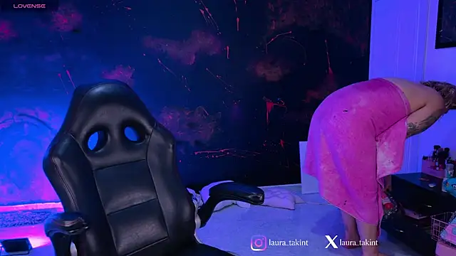 Laura takint online show from 01.13.26