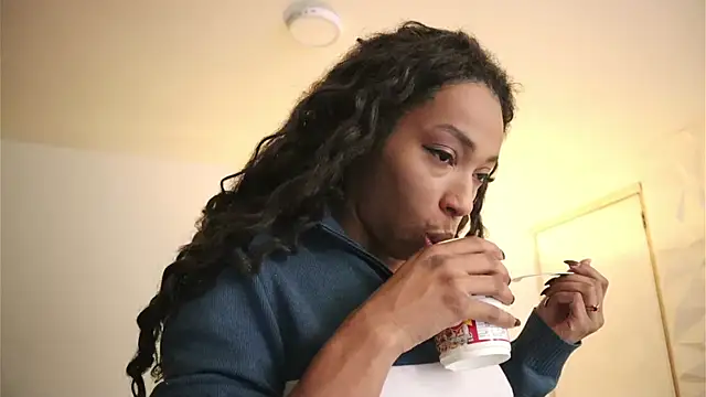 Valeriestyle online show from 10.30.25