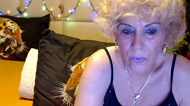 HappyWomanOn online show from 10.17.25
