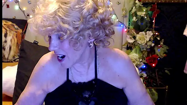 Snapshot of HappyWomanOn chatting on 02.03.26 HappyWomanOn online show from 02.03.26