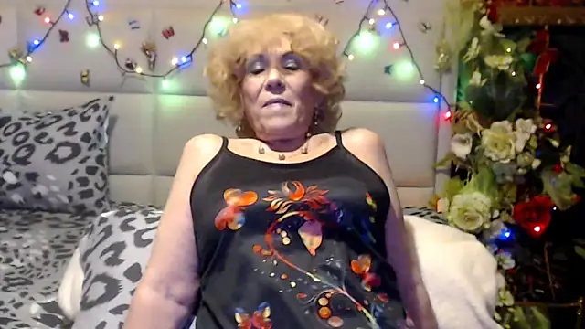 Snapshot of HappyWomanOn chatting on 04.21.26 HappyWomanOn online show from 04.21.26