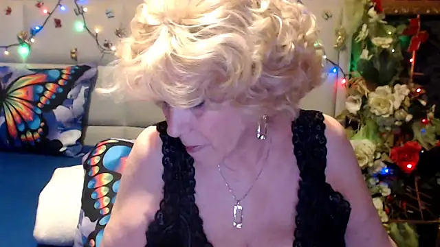 Snapshot of HappyWomanOn chatting on 04.29.26 HappyWomanOn online show from 04.29.26