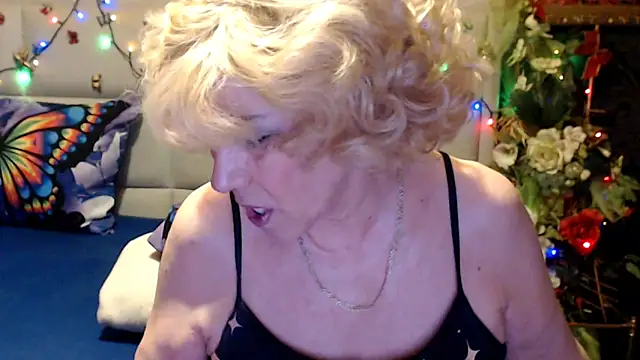 Snapshot of HappyWomanOn chatting on 05.02.26 HappyWomanOn online show from 05.02.26