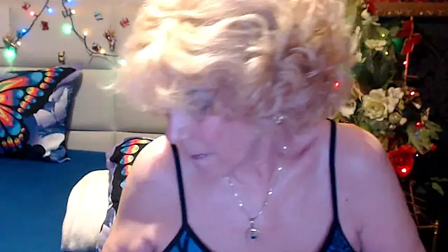 Snapshot of HappyWomanOn chatting on 05.03.26 HappyWomanOn online show from 05.03.26