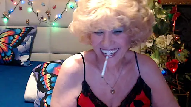 Snapshot of HappyWomanOn chatting on 05.04.26 HappyWomanOn online show from 05.04.26